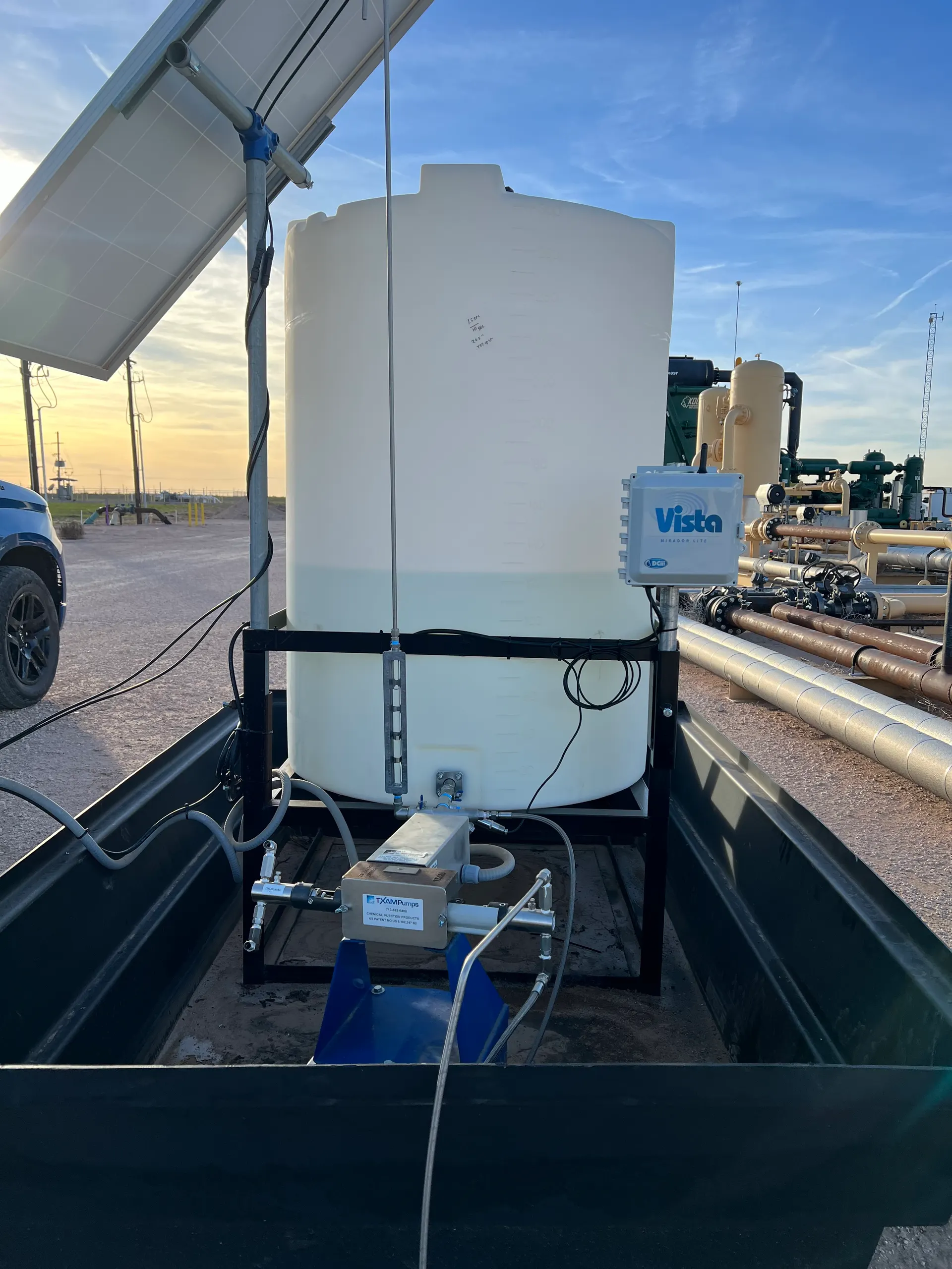 Vista Mirador Lite controller with TXAM pump and solar panel
